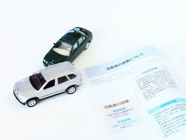 車と見積書